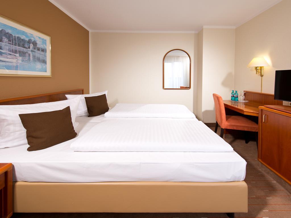 Achat Hotel Schwarzheide Lausitz Bagian luar foto